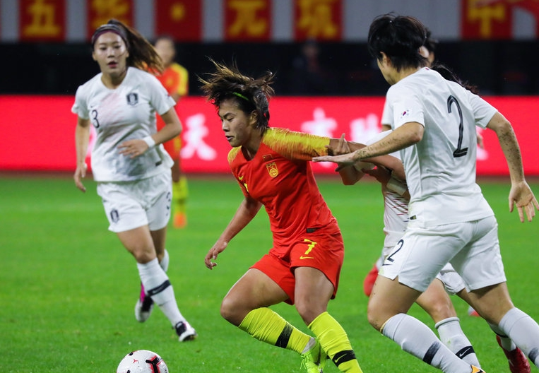 泰国女足球员助攻破门晋级半决