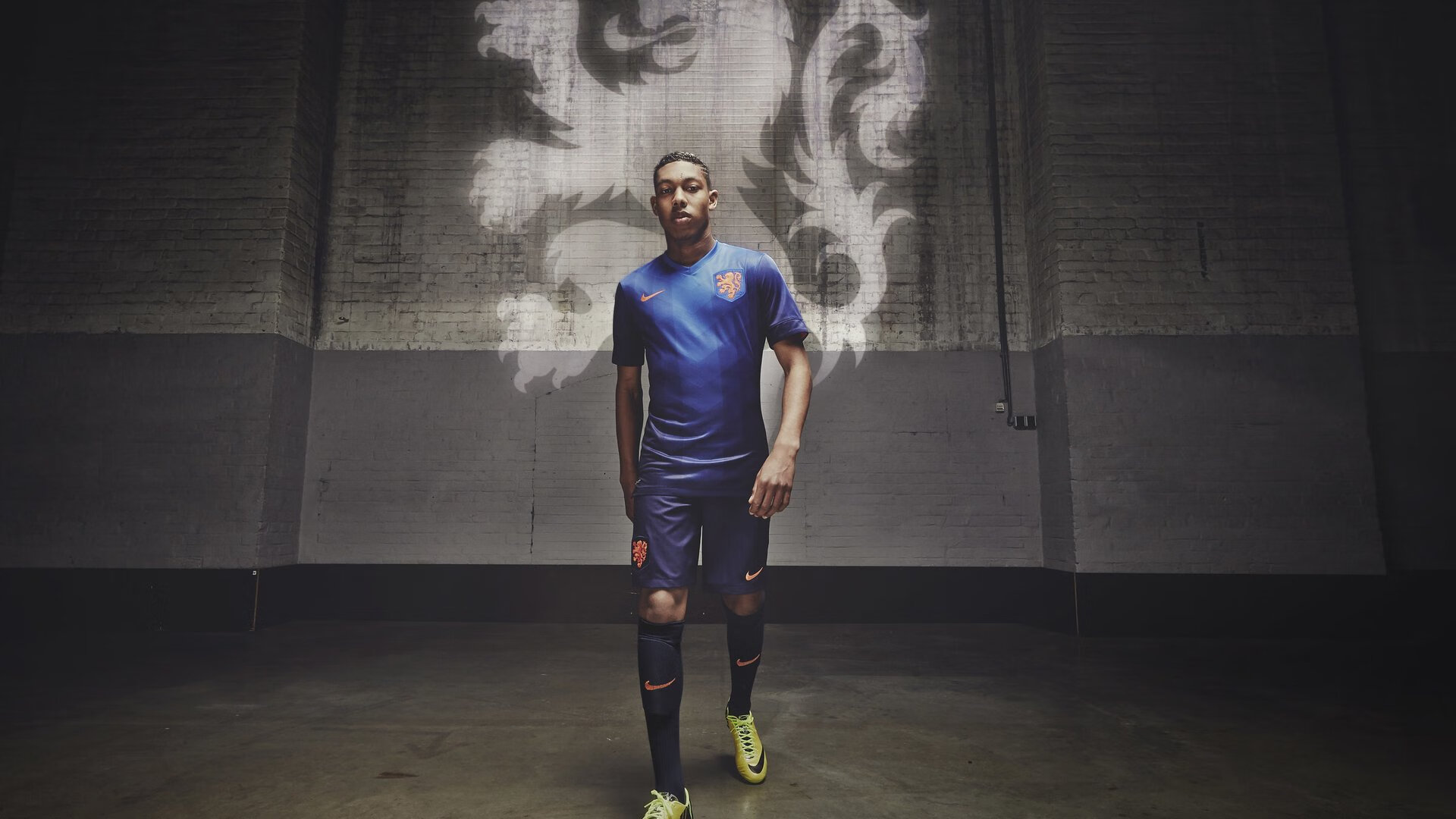 赛道与封锁，当F1争冠战火燃至塞维利亚冰岛