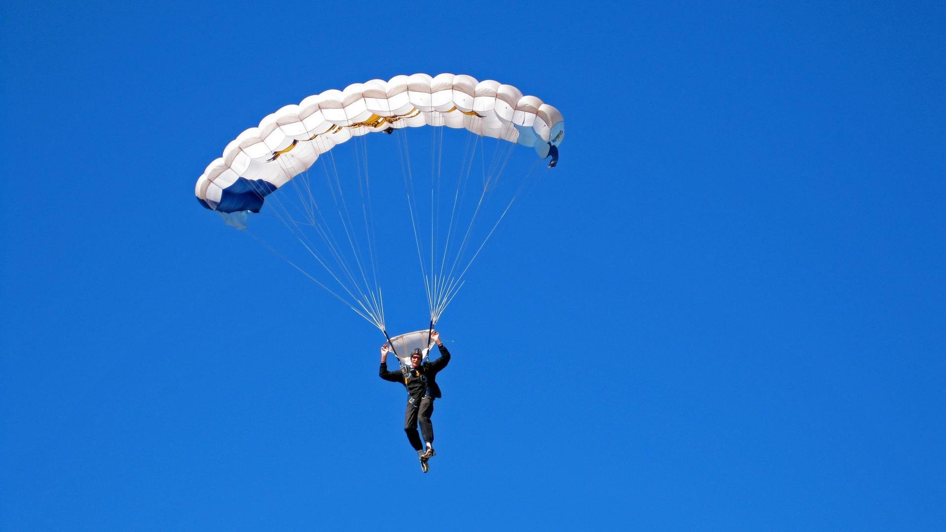 猛龙踏平广厦队,浓眉成为关键先生